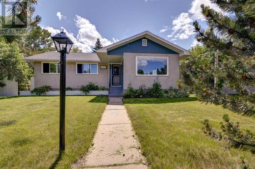 4313 35 St, Red Deer, AB, T4N0R2 | Card Image