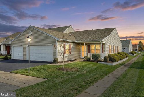 1043-1043 Village Way, YORK, PA, 17404-8451 | Card Image