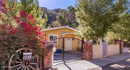 1088 Casa Grande Dr, Simi Valley, CA, 93063-4805 | Card Image