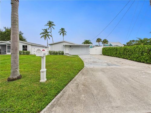 567 13th St N, NAPLES, FL, 34102-3427 | Card Image