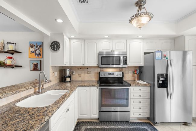 2116 Ne 44 Th St, Townhouse with 2 bedrooms, 2 bathrooms and null parking in Lighthouse Point FL | Image 22