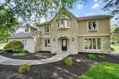 8970 Locherbie Ct, Dublin, OH, 43017-9402 | Card Image