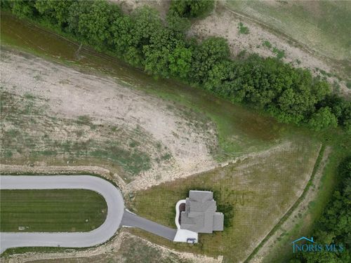 140 Coach House Loop, Bowling Green, OH, 43402-9729 | Card Image