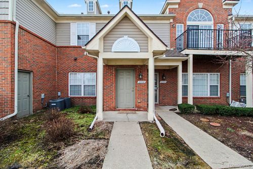 20006 Hidden Oaks Dr, Trenton, MI, 48183-3277 | Card Image