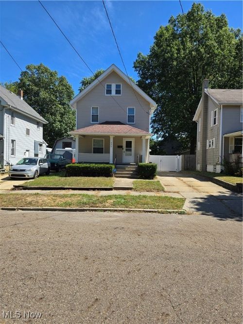 979 Neptune Ave, Akron, OH, 44301-1535 | Card Image