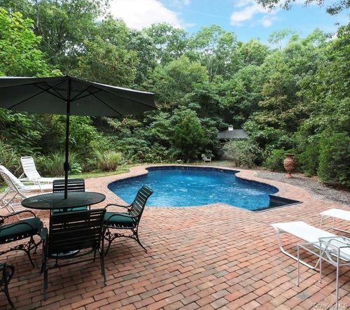 1008 Middle Line Hwy, Sag Harbor, NY, 11963-3827 | Card Image