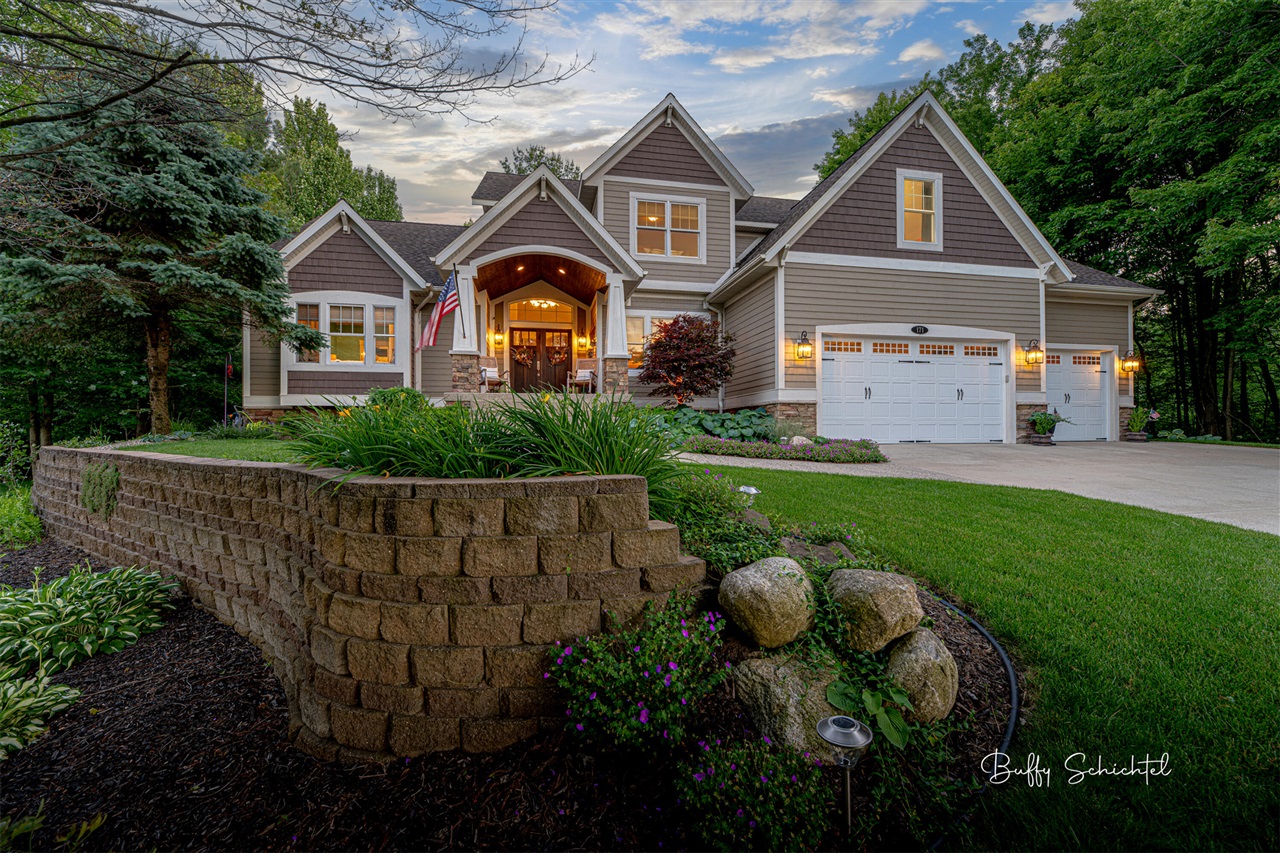 Farr Rd, Norton Shores, MI 49444
