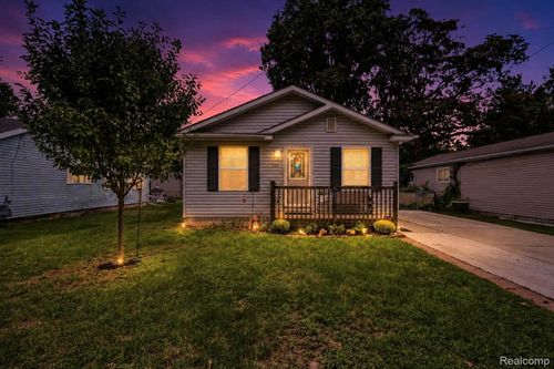 527 Fassett Street, Algonac, MI, 48001 | Card Image