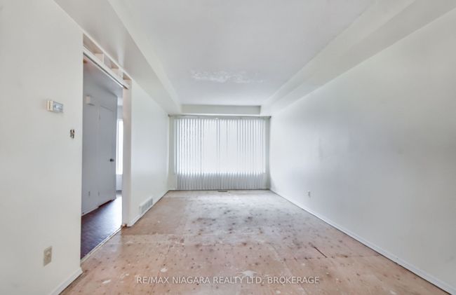 3 - 5787 Swayze Dr, Condo with 3 bedrooms, 2 bathrooms and 1 parking in Niagara Falls ON | Image 6