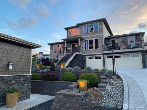 7940 Beach Dr E, Port Orchard, WA, 98366-8508 | Card Image