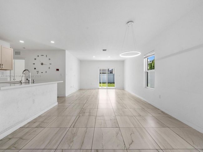 619 Ne 5 Th St, House other with 5 bedrooms, 3 bathrooms and null parking in Florida City FL | Image 7