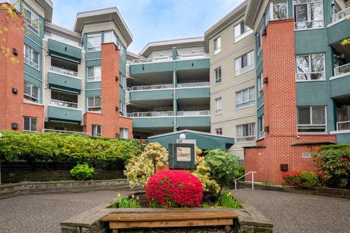 208-128 W 8th St, North Vancouver, BC, V7M3M1 | Card Image