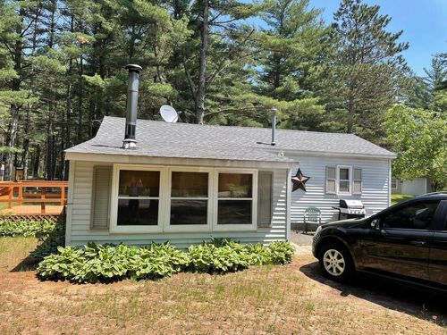 932 10th Ave, Hancock, WI, 54943-9546 | Card Image