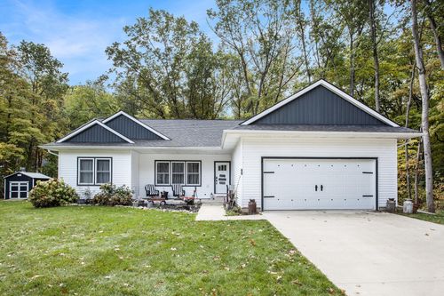 90 Country Club Blvd, Plainwell, MI, 49080-9152 | Card Image