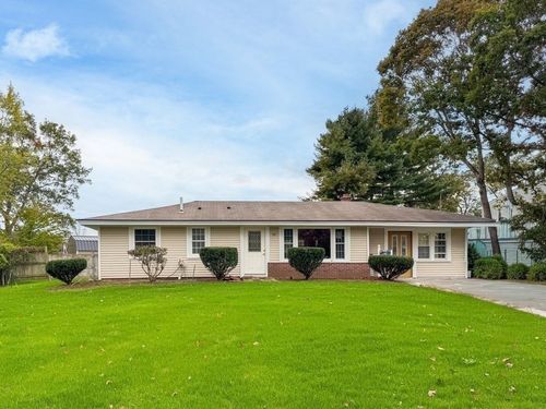 95 Lisa Ann Dr, Bellingham, MA, 02019-1015 | Card Image