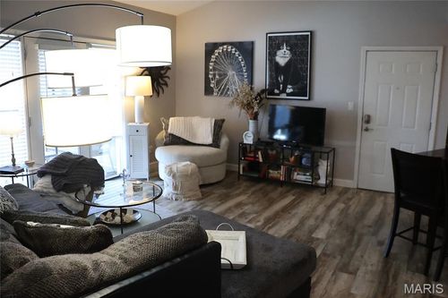 apt-303-885 Forest Ave, Valley Park, MO, 63088-2532 | Card Image