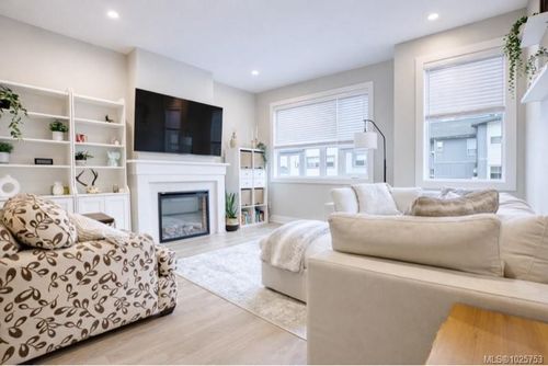 2816 Aster Crt, Victoria, BC, V9B7A7 | Card Image