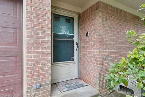 483 W Lincoln Ave, Madison Heights, MI, 48071-3901 | Card Image