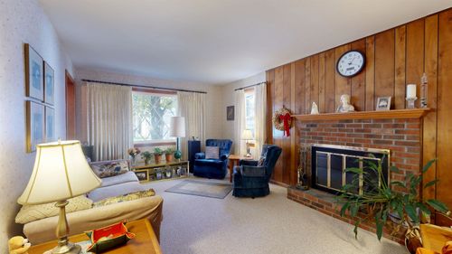 6 Greenwood Ave, Essex Junction, VT, 05452-4127 | Card Image