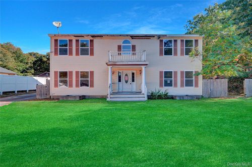 436 N Magee St, Southampton, NY, 11968-2714 | Card Image