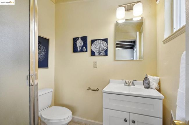Bathroom 1 | Image 25
