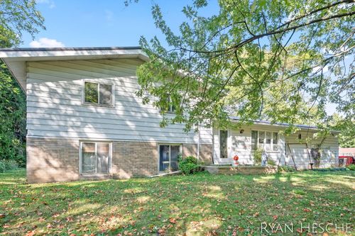 310 W Linden St, Carson City, MI, 48811-8587 | Card Image