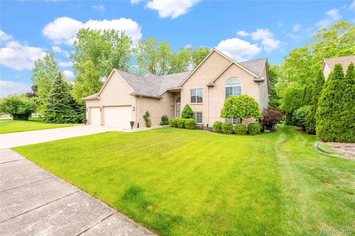 19821 Woodview Dr, Clinton Twp, MI, 48038-4954 | Card Image