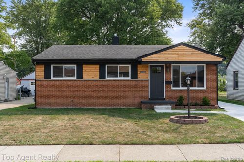 28012 Gladstone St, Saint Clair Shores, MI, 48081-2926 | Card Image