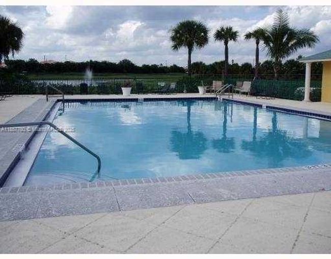605 - 605 Meadows Cir, Condo with 2 bedrooms, 2 bathrooms and null parking in Boynton Beach FL | Image 14