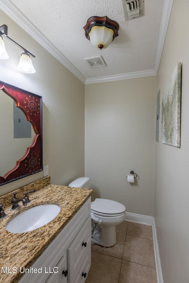211 Traceway office bath | Image 21
