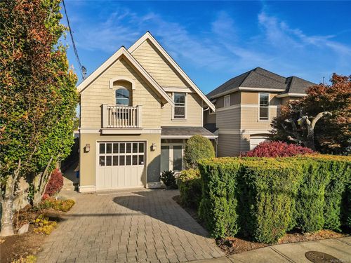 1059 Clare St, Victoria, BC, V8S4B5 | Card Image