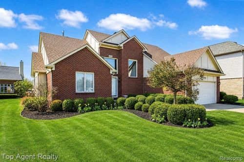 47715 Beacon Square Dr, Macomb, MI, 48044-2871 | Card Image