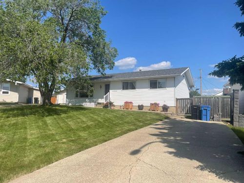 10605 107 Street Close, Fairview, AB, T0H1L0 | Card Image