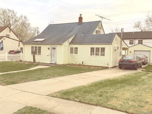 92 Stone Ln, Levittown, NY, 11756-1054 | Card Image