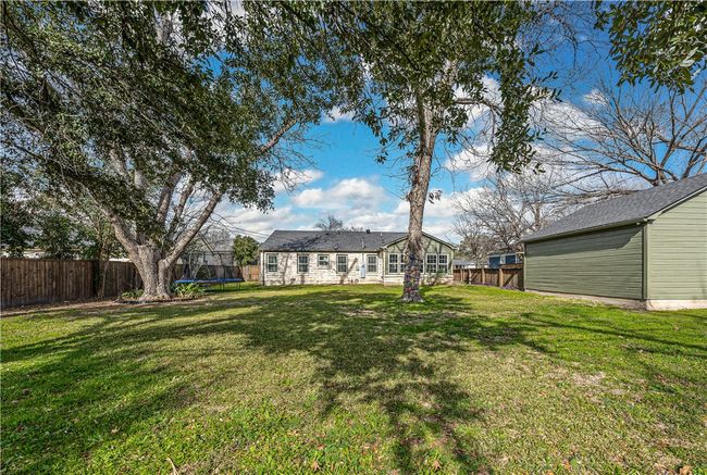 3218 Cumberland Ave, House other with 3 bedrooms, 2 bathrooms and 2 parking in Waco TX | Image 85