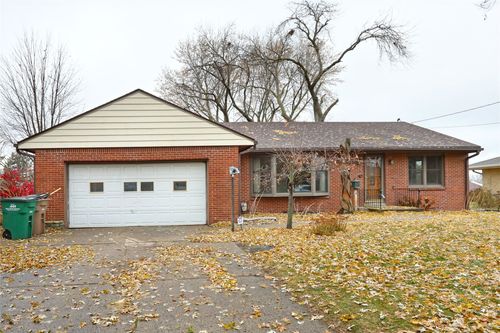 2218 70th St, Windsor Heights, IA, 50324-4810 | Card Image