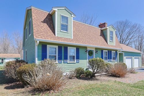 15 Warren St, Plainville, MA, 02762-1805 | Card Image