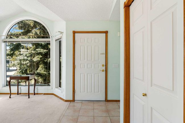 28 Arbour Glen Green Nw, Home with 3 bedrooms, 2 bathrooms and 4 parking in Calgary AB | Image 7