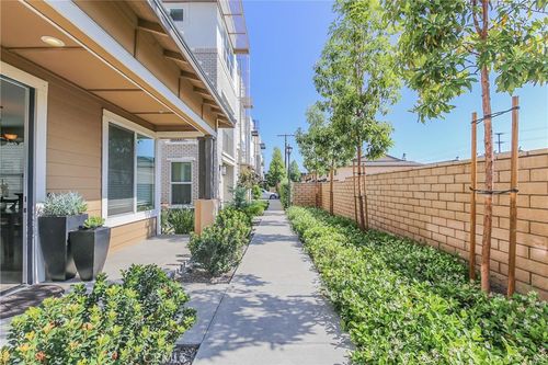 7043 Oregon St, Buena Park, CA, 90621-3608 | Card Image