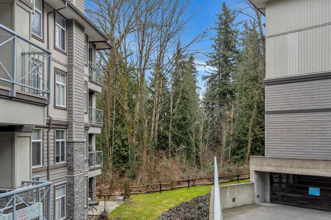 316 - 33318 E Bourquin Crescent, Condo with 2 bedrooms, 2 bathrooms and 2 parking in Abbotsford BC | Image 3