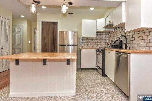 3 Red Lodge Dr, Vernon, NJ, 07462-4540 | Card Image