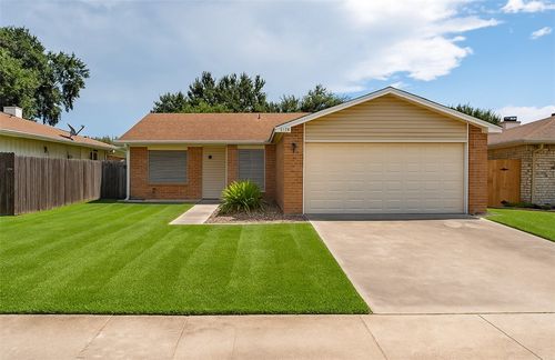 2342 Vialoux Dr, Corpus Christi, TX, 78418-5445 | Card Image