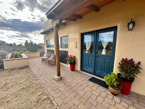 76 Camino De Los Arroyos, Ranchos De Taos, NM, 87557-8751 | Card Image