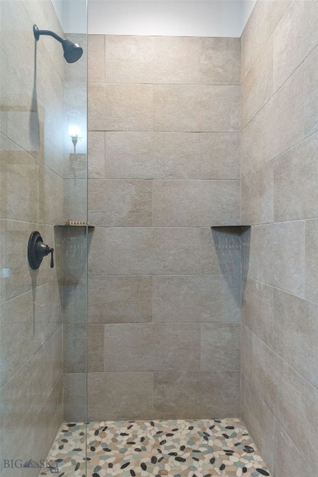 shower in guest bath | Image 39