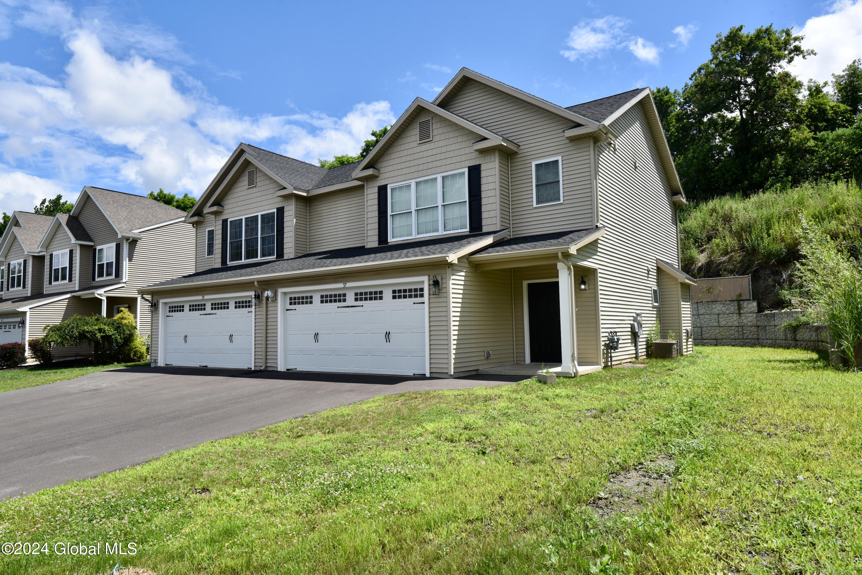 Lona Ln, Rensselaer, NY 12144