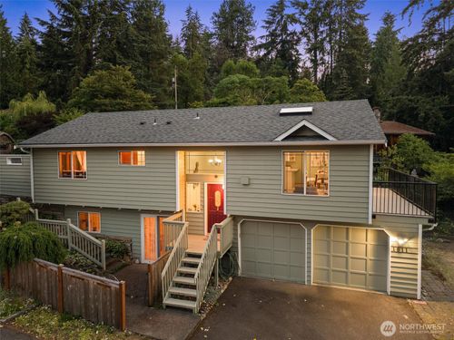 1611 Ne Perkins, Shoreline, WA, 98155 | Card Image
