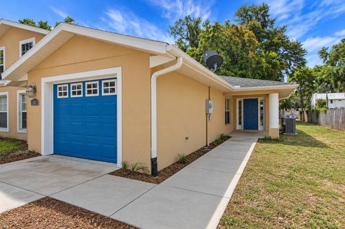 305 W Fountain St, FRUITLAND PARK, FL, 34731-3123 | Card Image