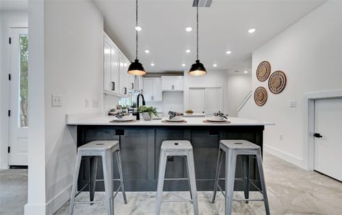 1-7613 Providence Ave, Austin, TX, 78752-1729 | Card Image