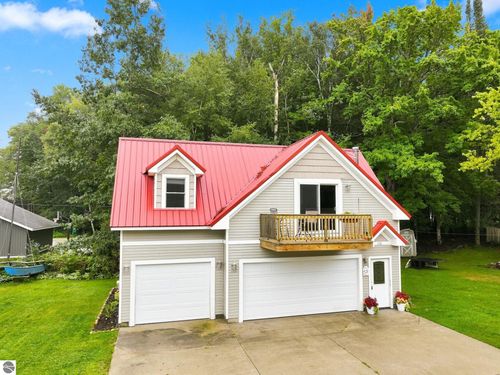 110 Bass Ct, Cadillac, MI, 49601-9627 | Card Image