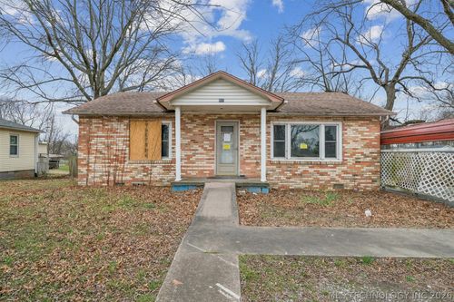 902 Se 2nd St, Pryor, OK, 74361-5616 | Card Image